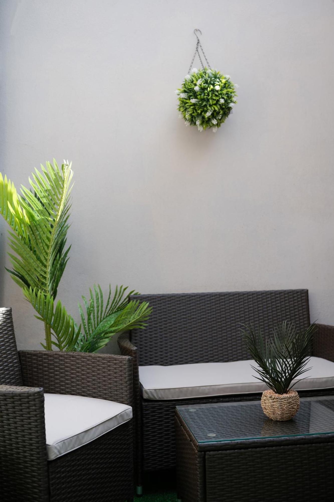 Apartamento Stylish Two Bedroom By With Garden *