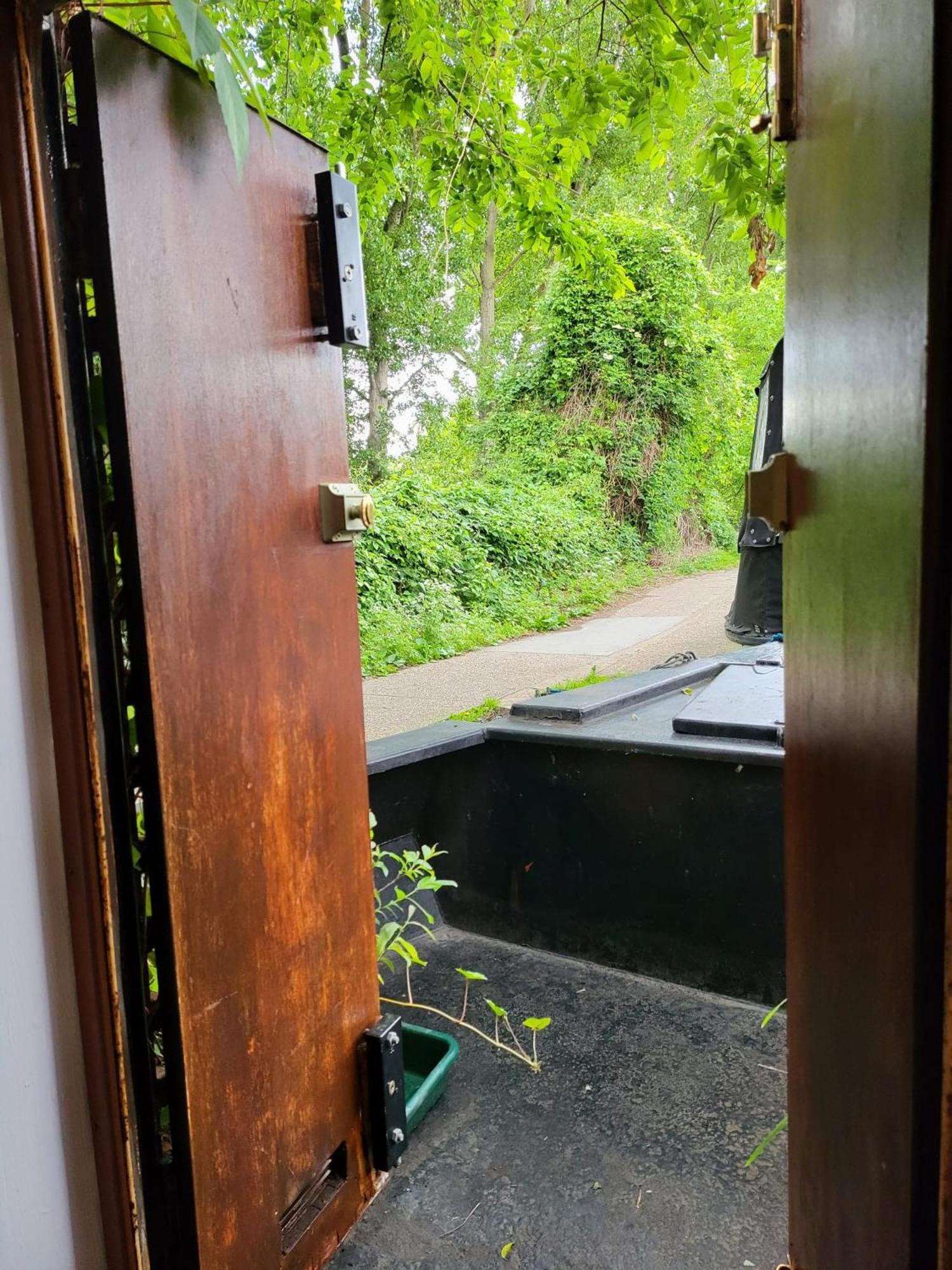 Lovely Canal Boat In Little Venice By Paddington For Family & Friends Botel