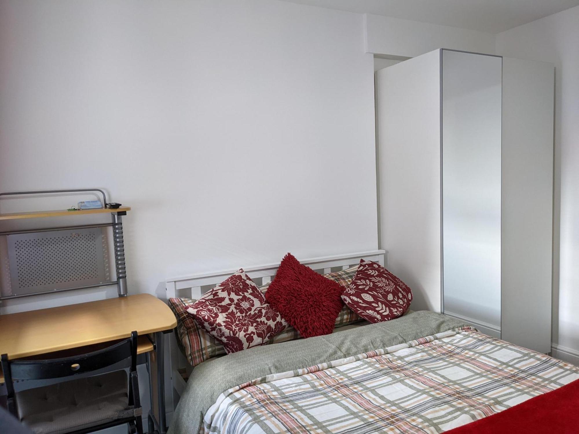 Travelstop #london-ealing Habitación en casa particular *