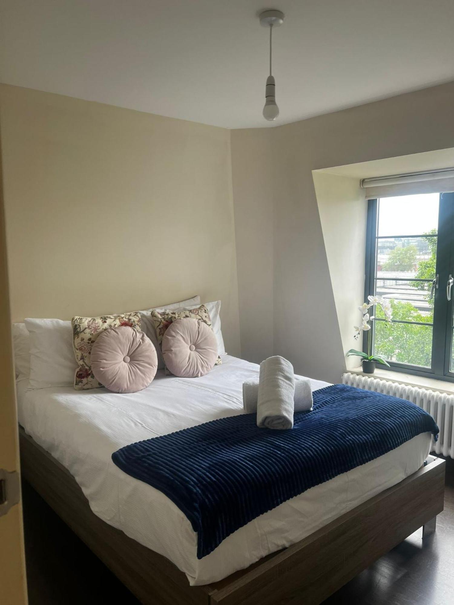 Flat 5 Sia * London