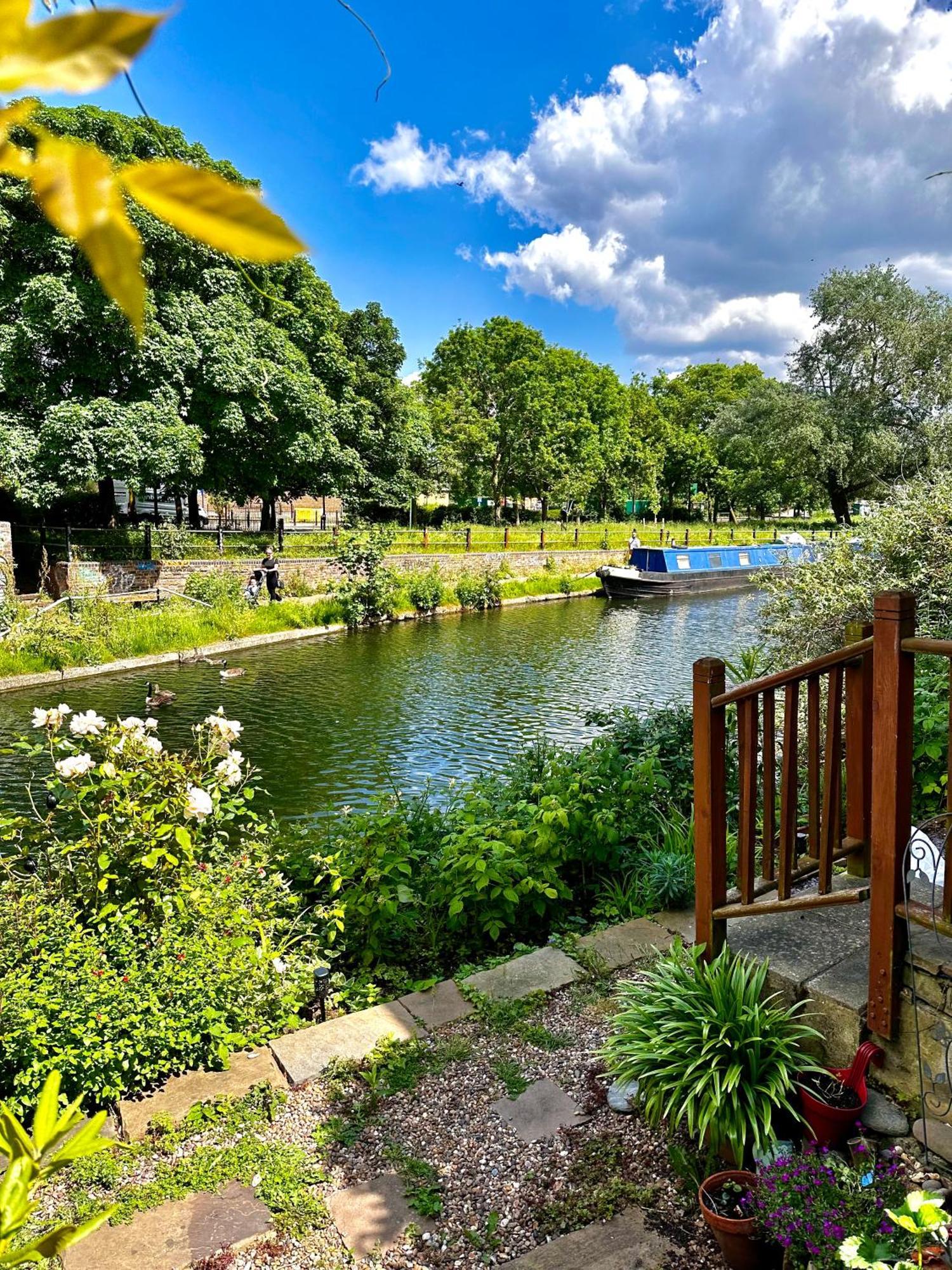 Amazing Location - Of London- 2 Bedroom Stunning Canal View House With Private Garden,parking & Balcony * Londres