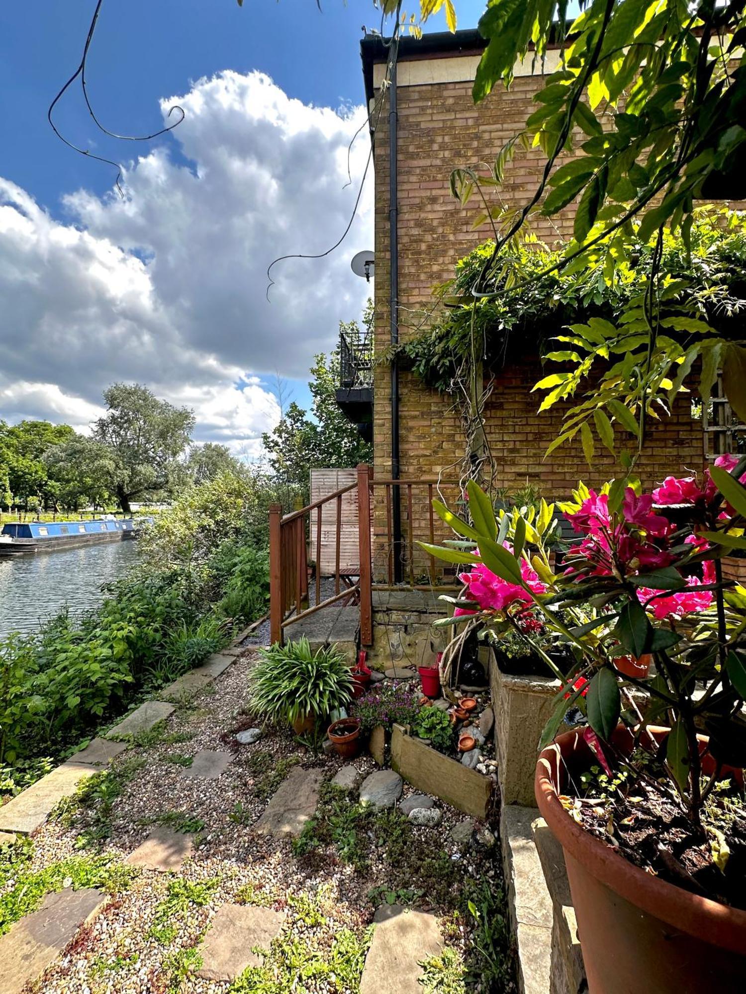 Amazing Location - Of London- 2 Bedroom Stunning Canal View House With Private Garden,parking & Balcony Apartamento Londres