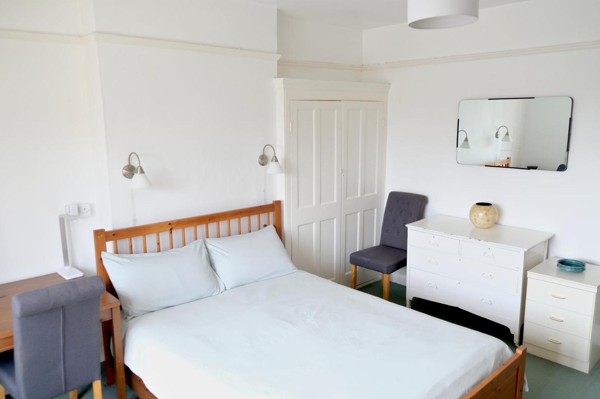 Lynton Road Apartment