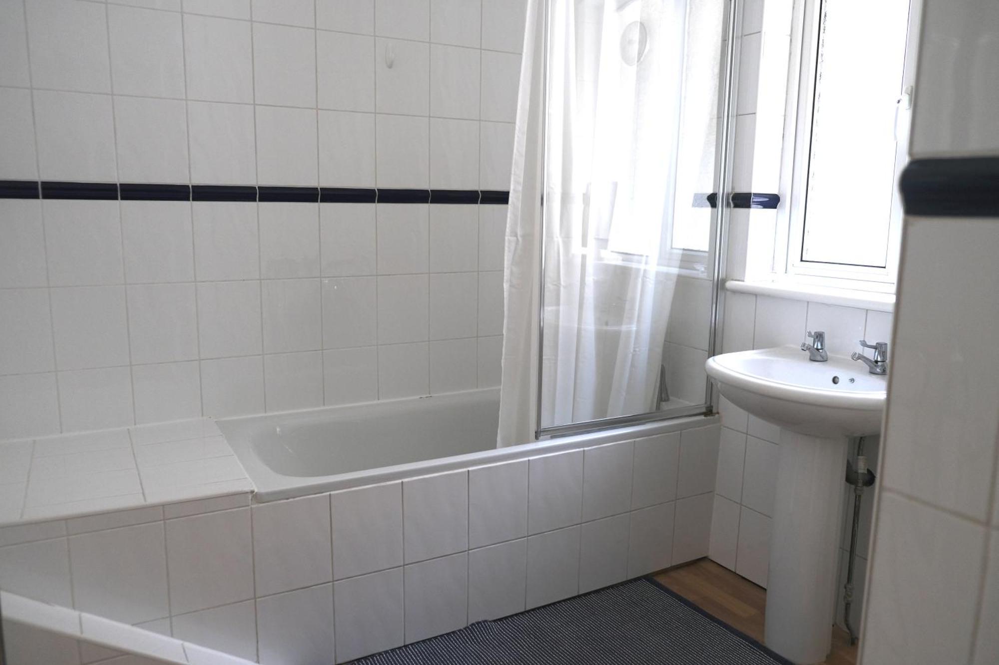 Apartment Lynton Road London