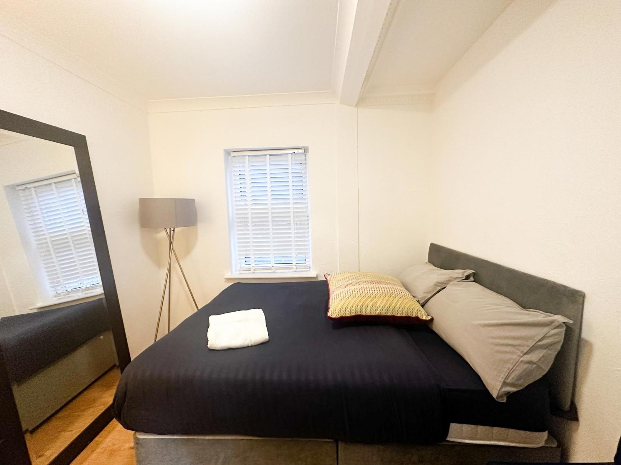 Flat 2 In Aldgate *