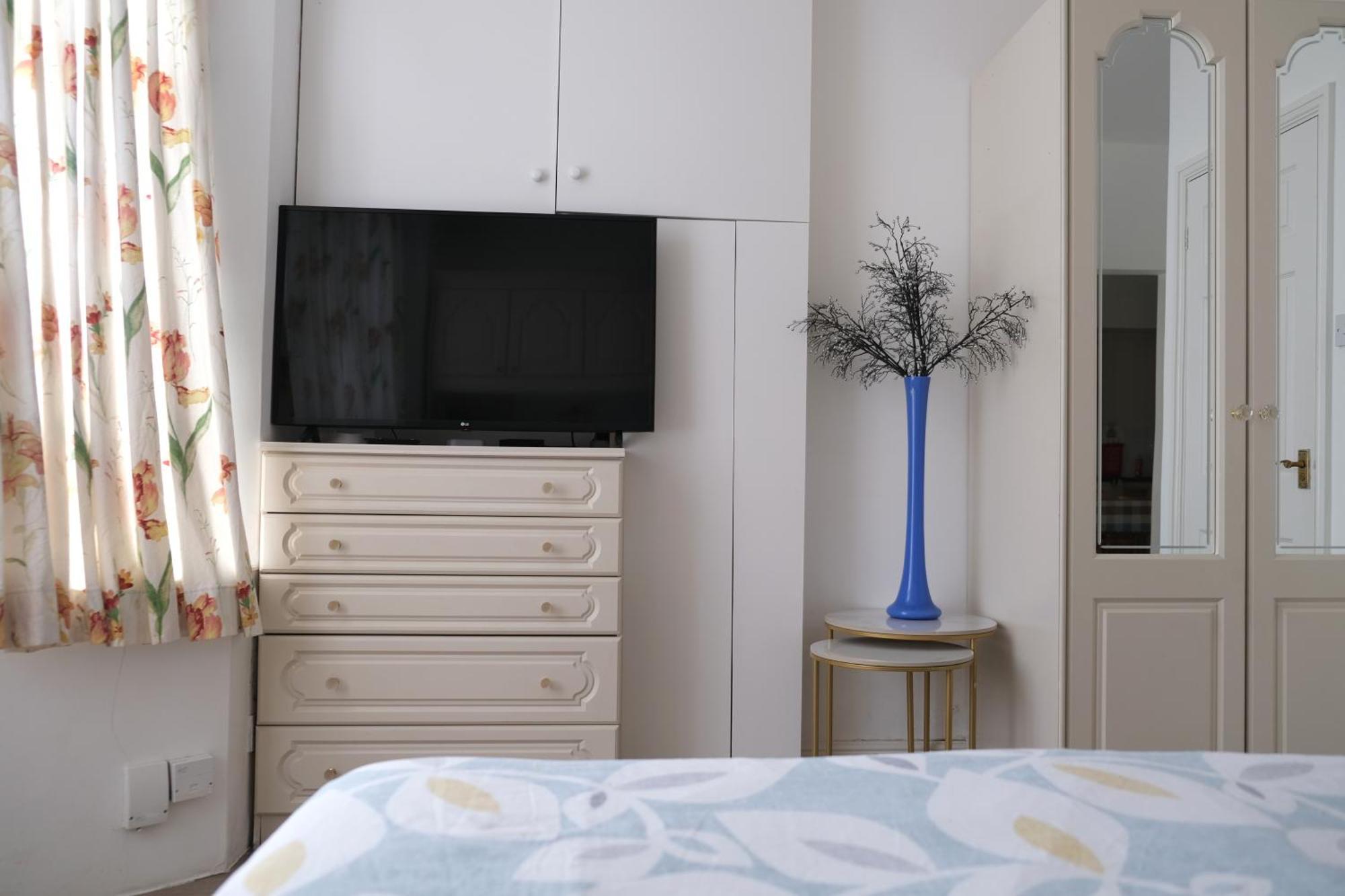 Lynton Road Apartment