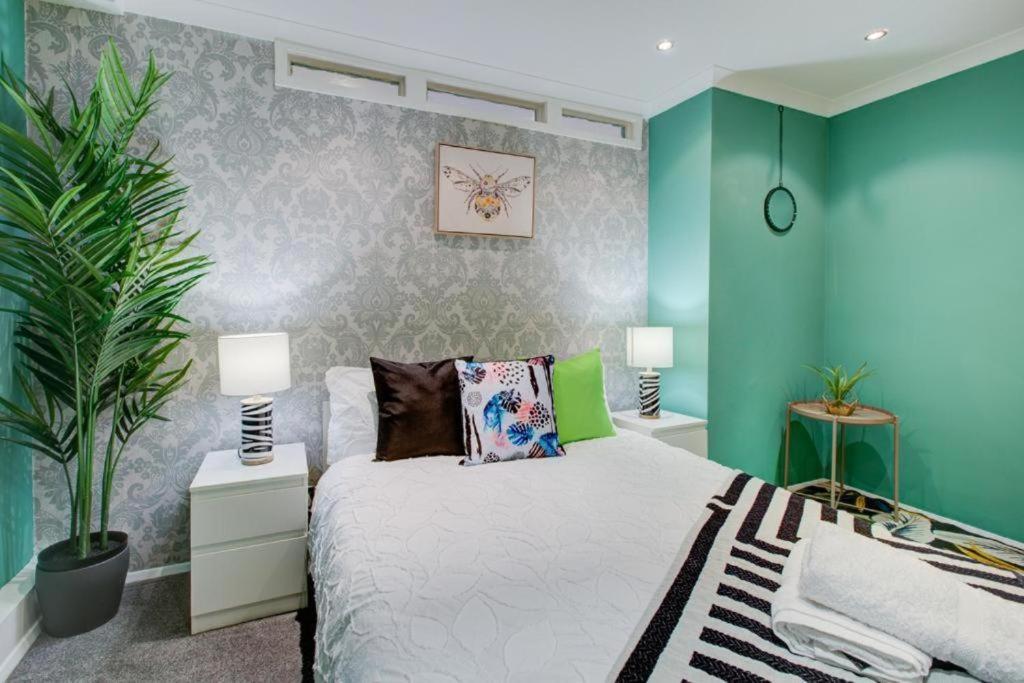 Two Bedroom Near Hyde Park Apartment London