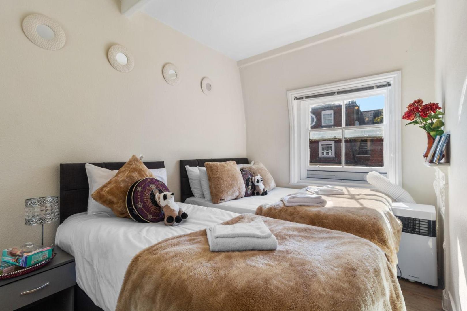 Luxury 2 Bed In The Heart Of Mayfair Your Stylish Retreat 4th Floor No Lift Londres