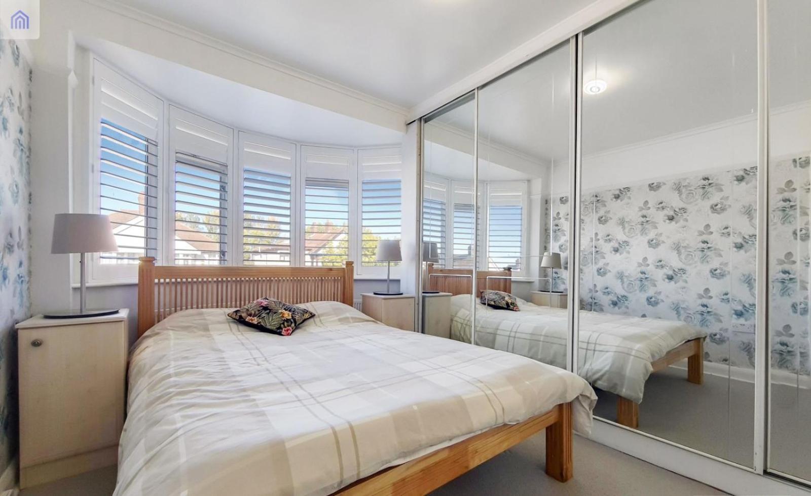 Eejs Charming 6 Bedroom - With Large Garden Hostal *