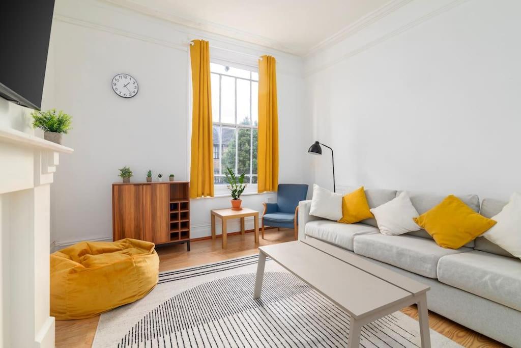 Modern 3-bedroom Haven In Vibrant Brixton Apartamento