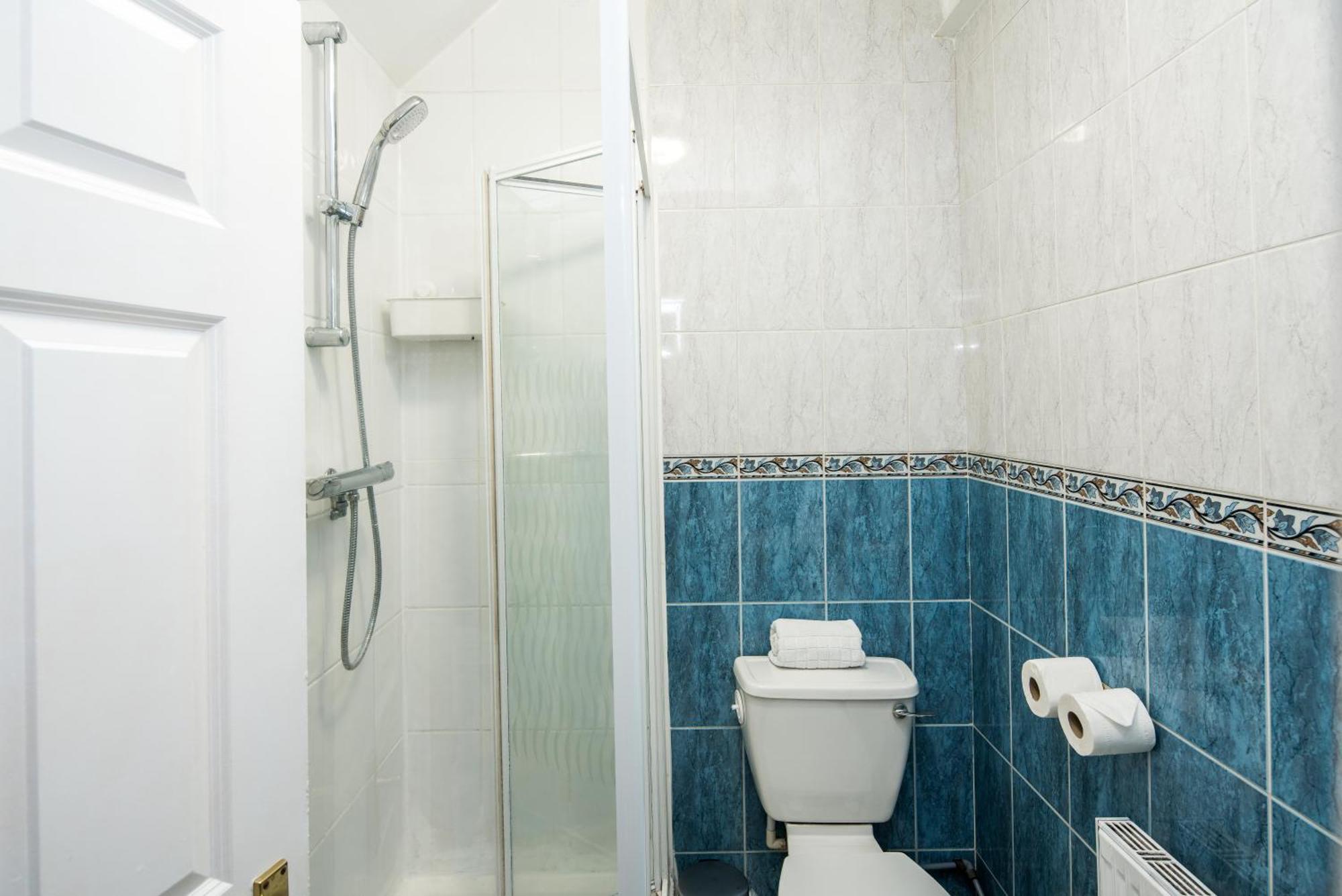 Serviced In Finchley Road Londen