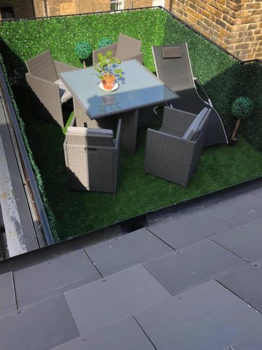 Luxurious & Modern 2 Bedroom Notting Hill Townhouse *
