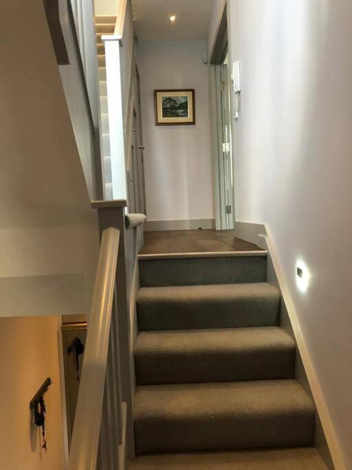 Apartment Luxurious & Modern 2 Bedroom Notting Hill Townhouse