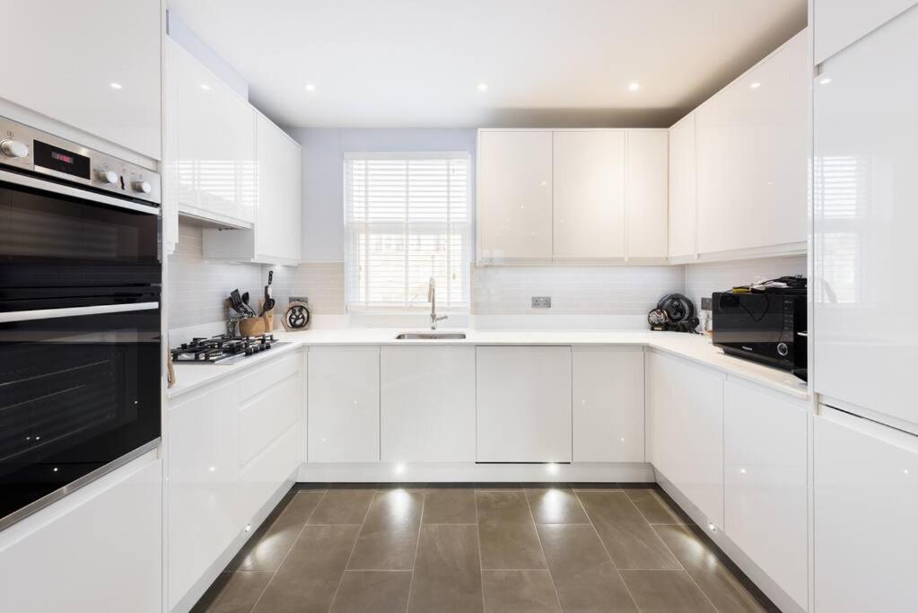 Apartment Luxurious & Modern 2 Bedroom Notting Hill Townhouse *