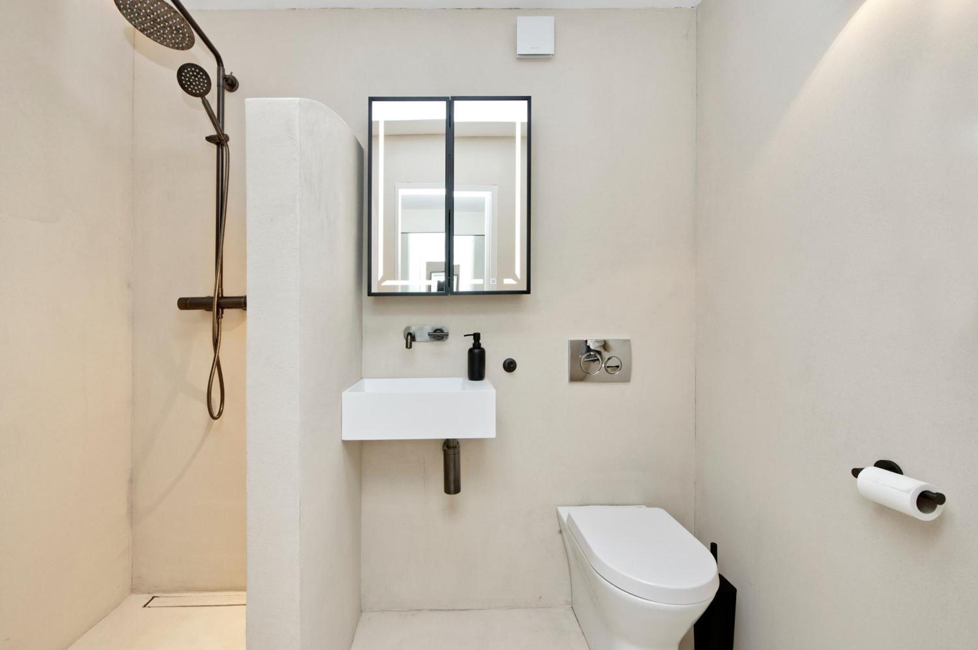 Luxury Designer Flat In Putney By Underthedoormat London
