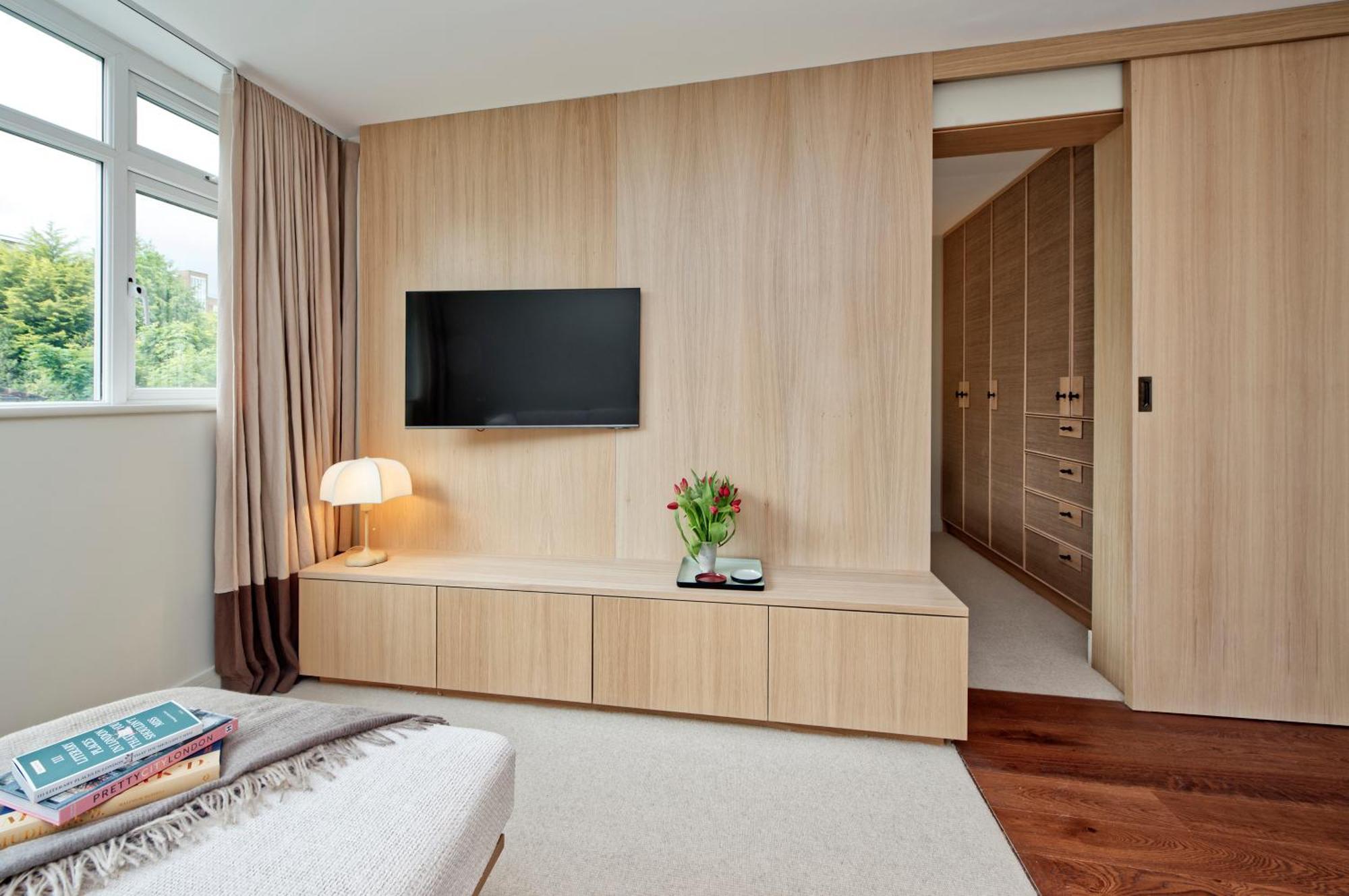 Luxury Designer Flat In Putney By Underthedoormat *