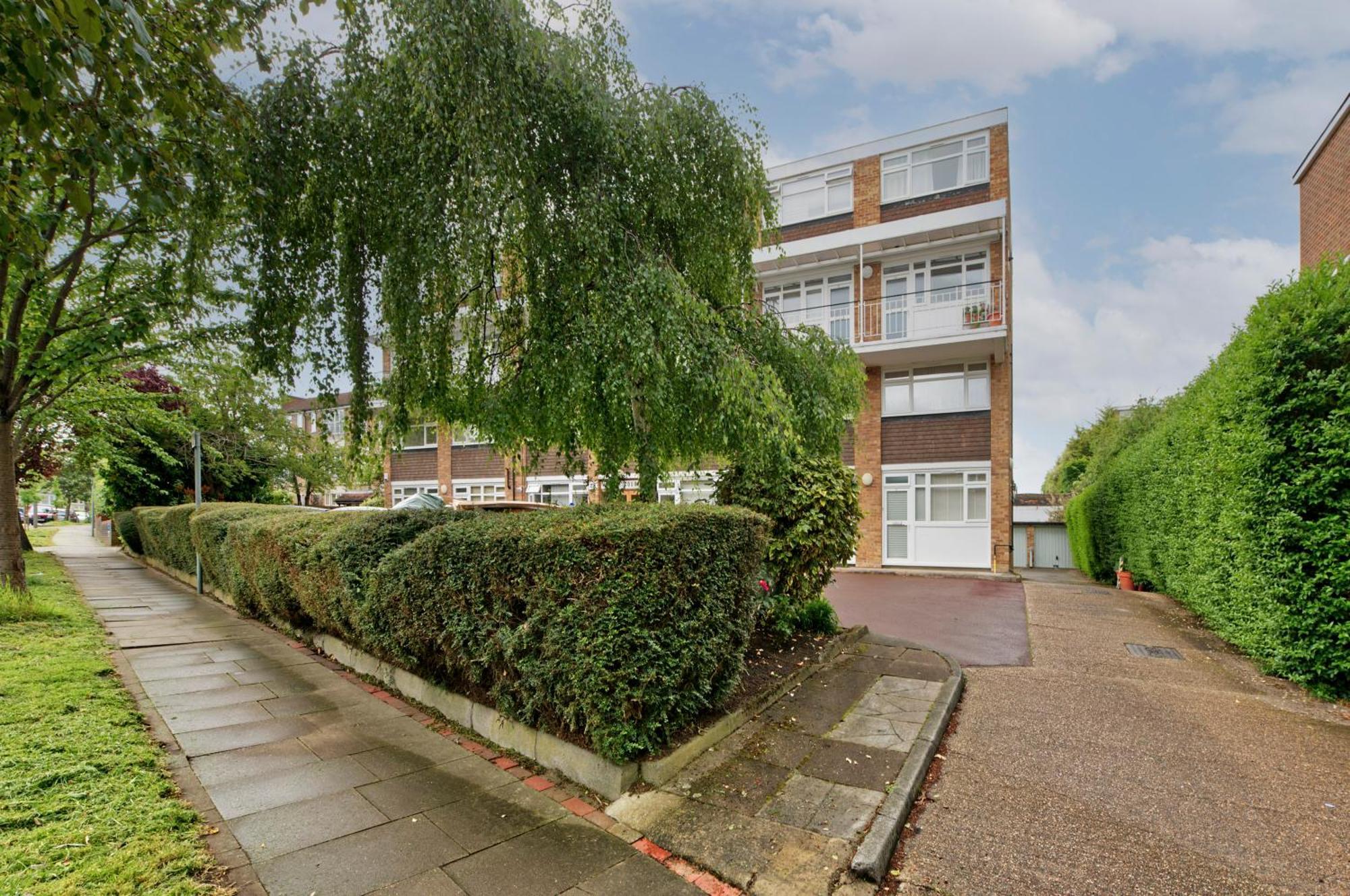 Luxury Designer Flat In Putney By Underthedoormat