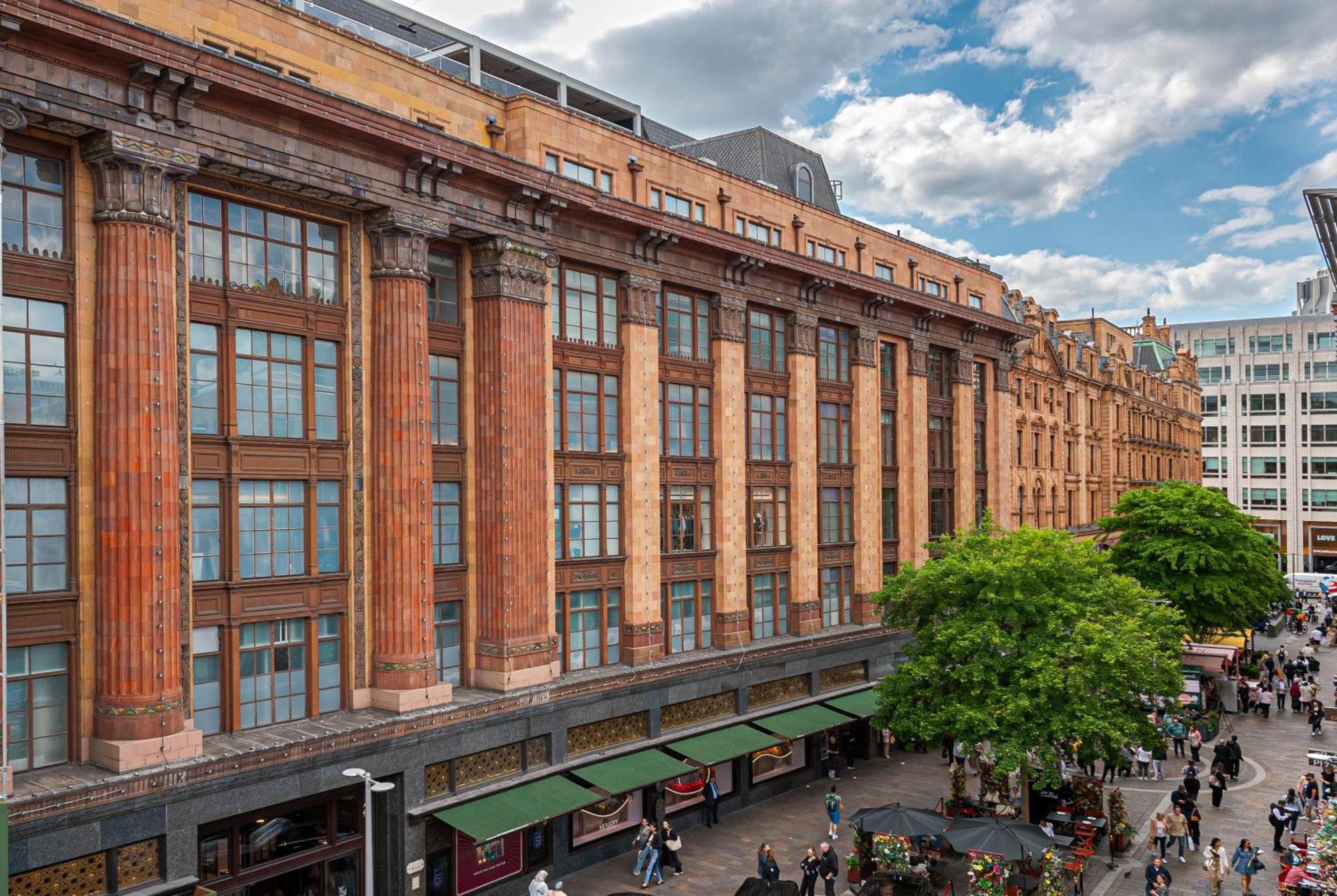 Prestige Living - 2bd Flat With Ac And Private Balcony Facing Harrods Apartamento *