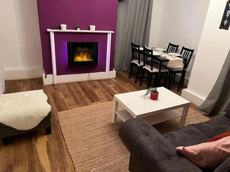 Appartement Entire 2 Bed Flat In