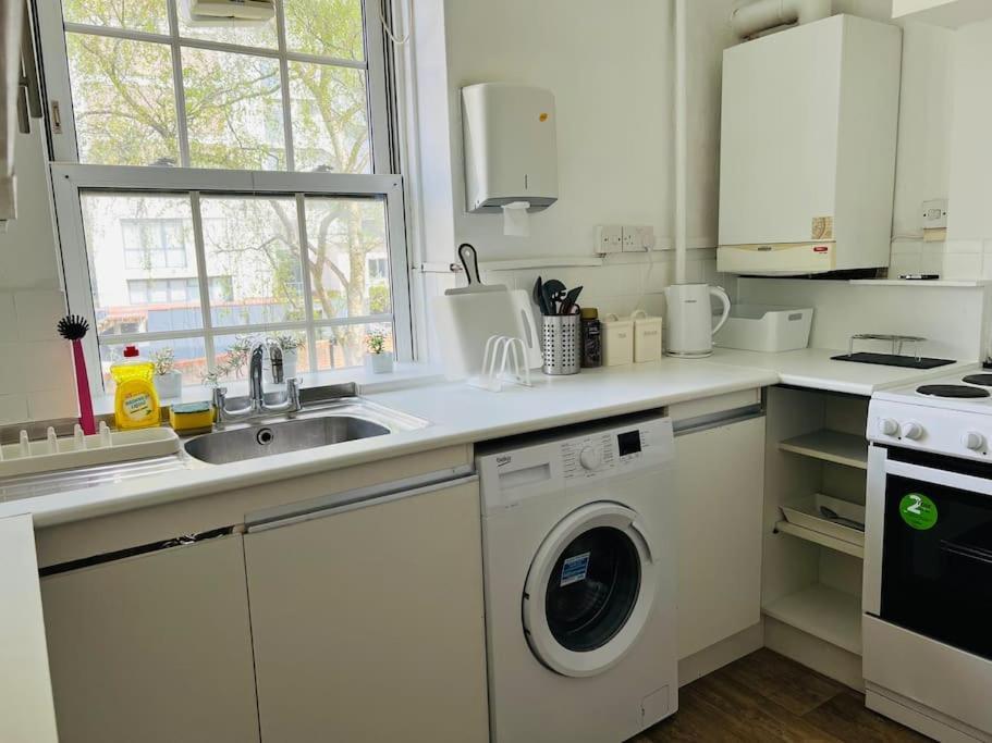 Appartement Entire 2 Bed Flat In Londen