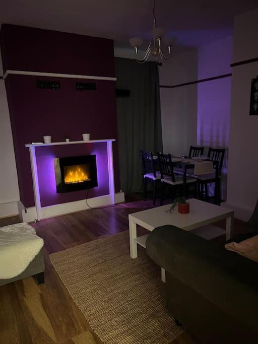 Appartement Entire 2 Bed Flat In *
