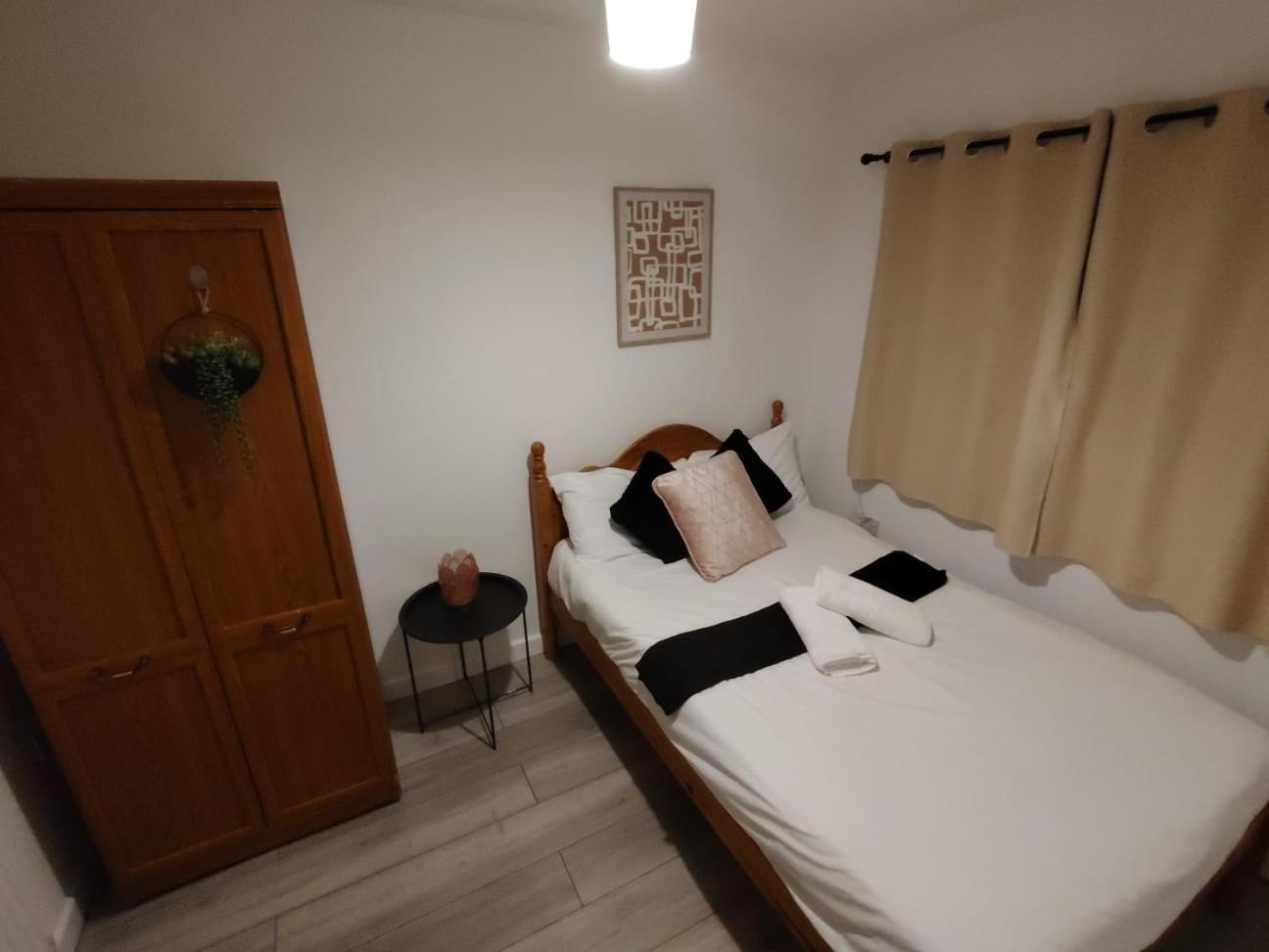 Cosy Near E1