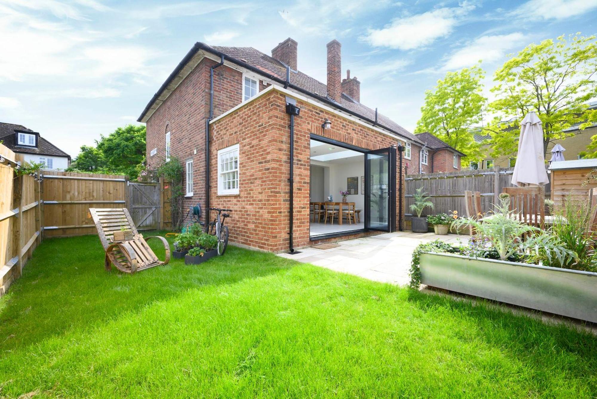 Charming 2br House With Amazing Garden Hébergement de vacances Londres