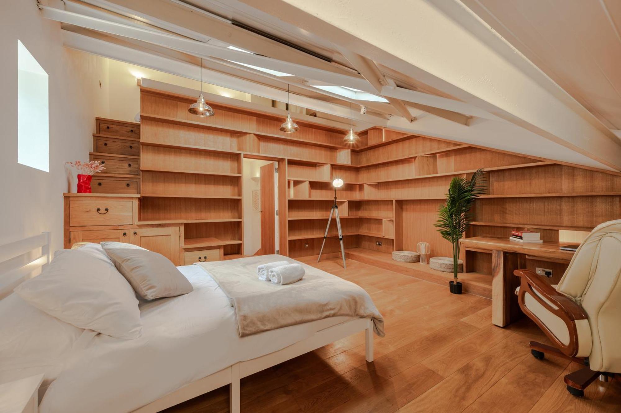 Stunning Duplex In Apartment