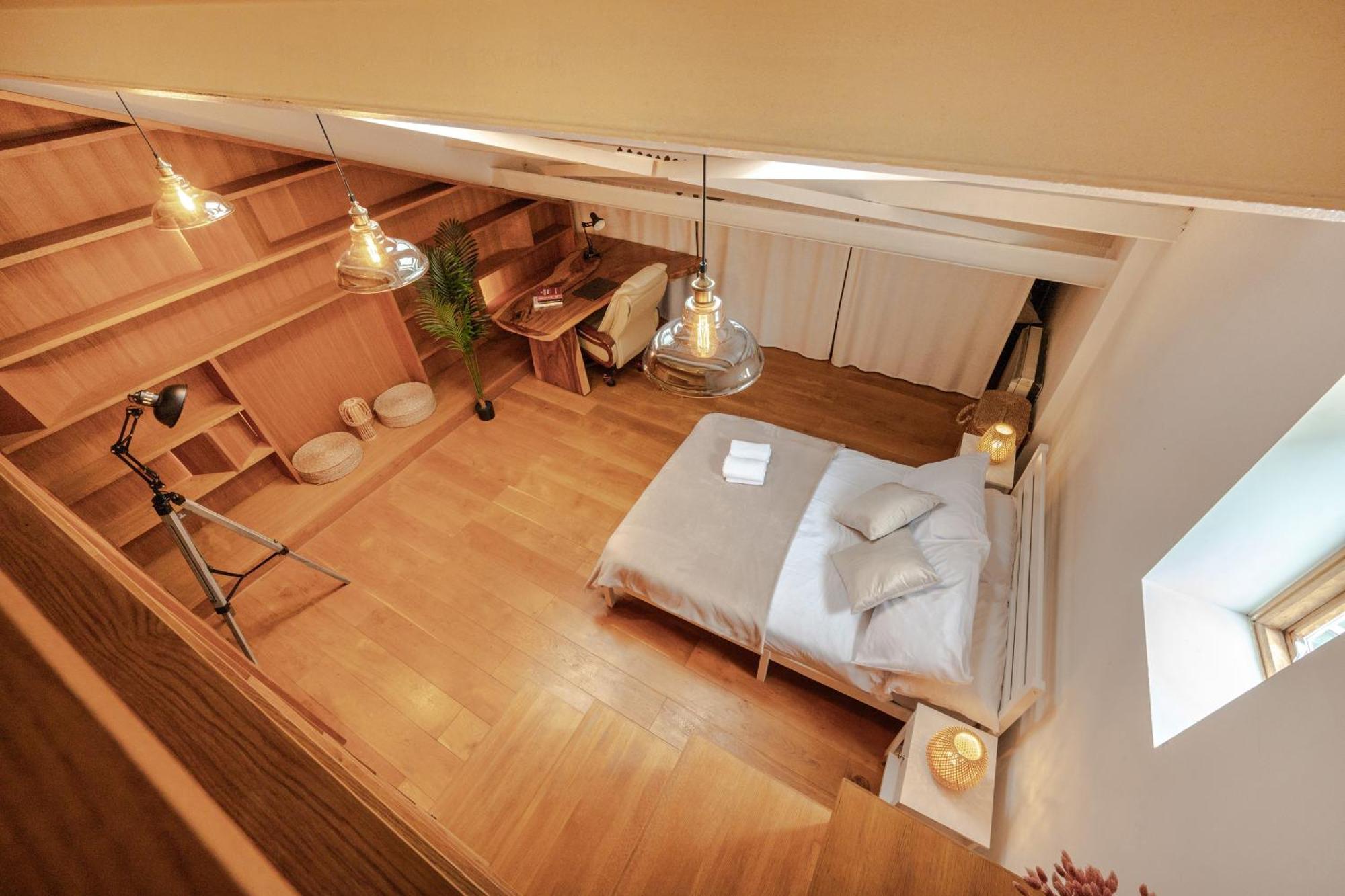Stunning Duplex In Apartment
