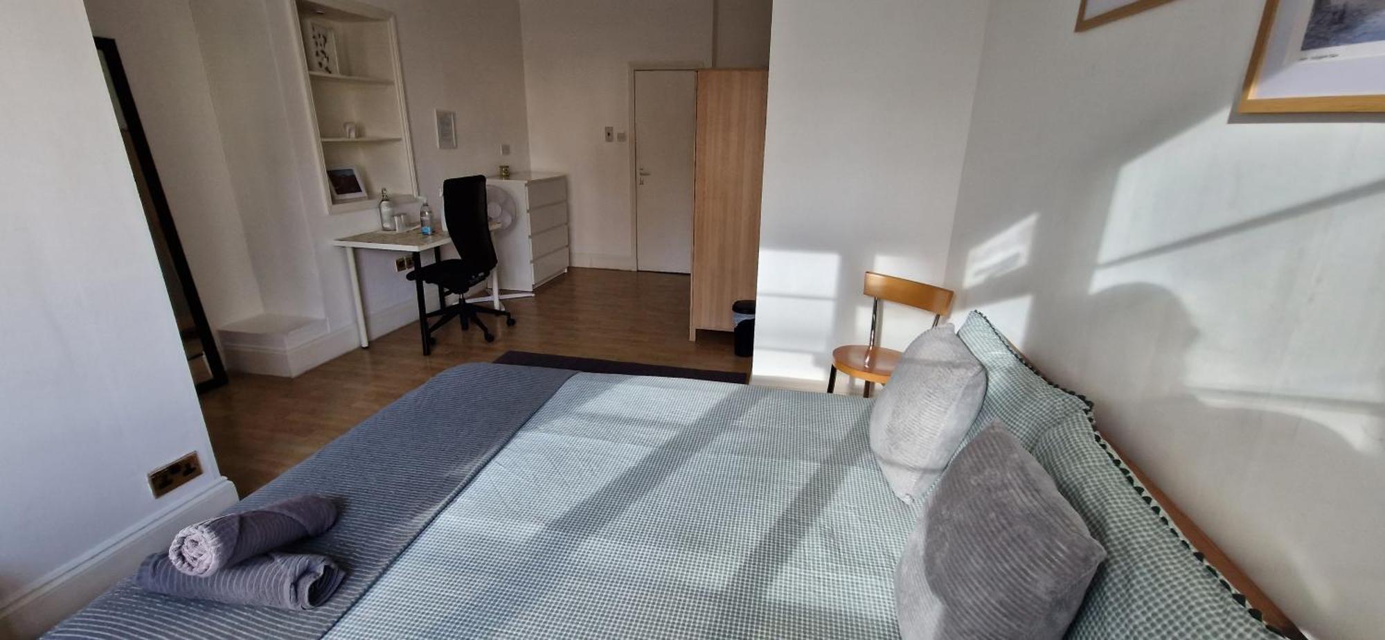 Affordable In Shared Flat, Bridge Quarto em Acomodações Particulares Londres