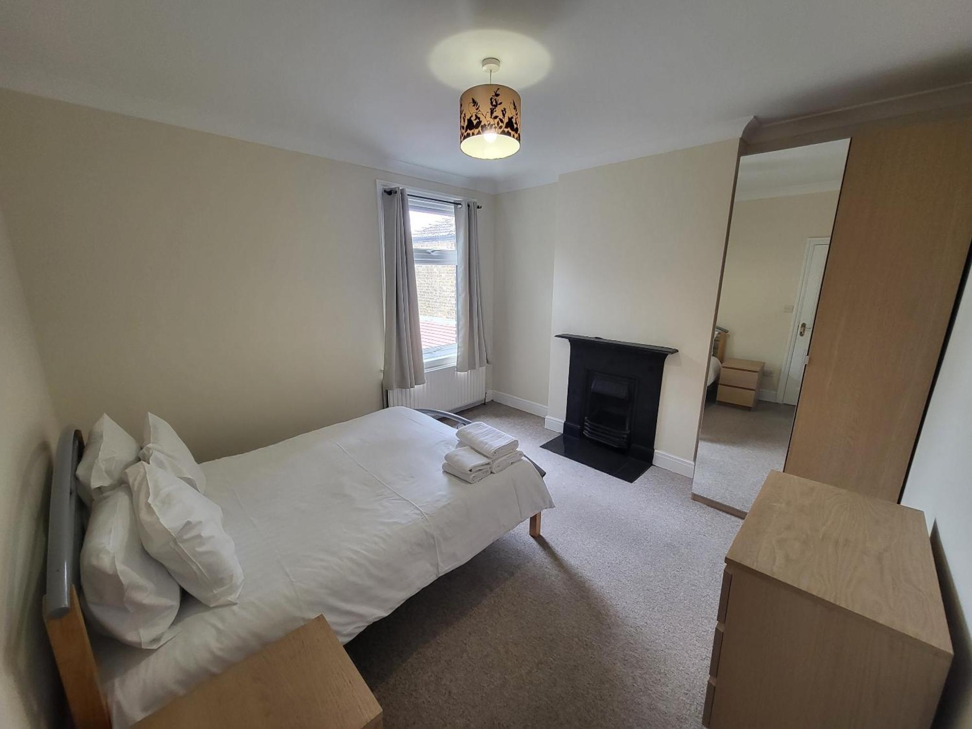 Spacious Central 5 Bedroom House By Tube Station * London