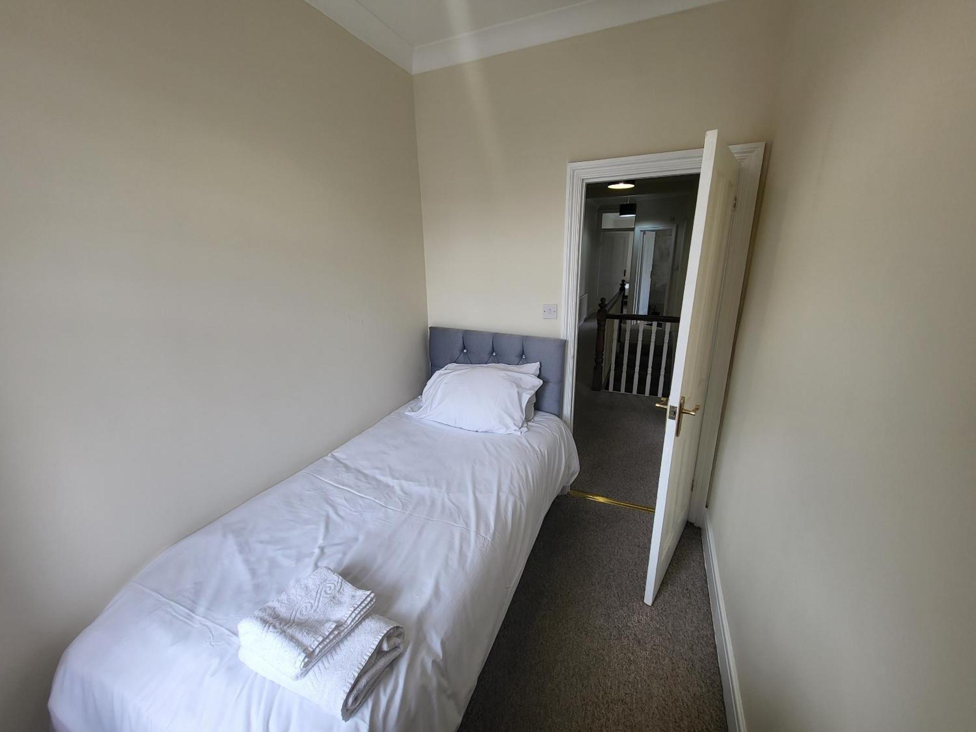 Spacious Central 5 Bedroom House By Tube Station * London