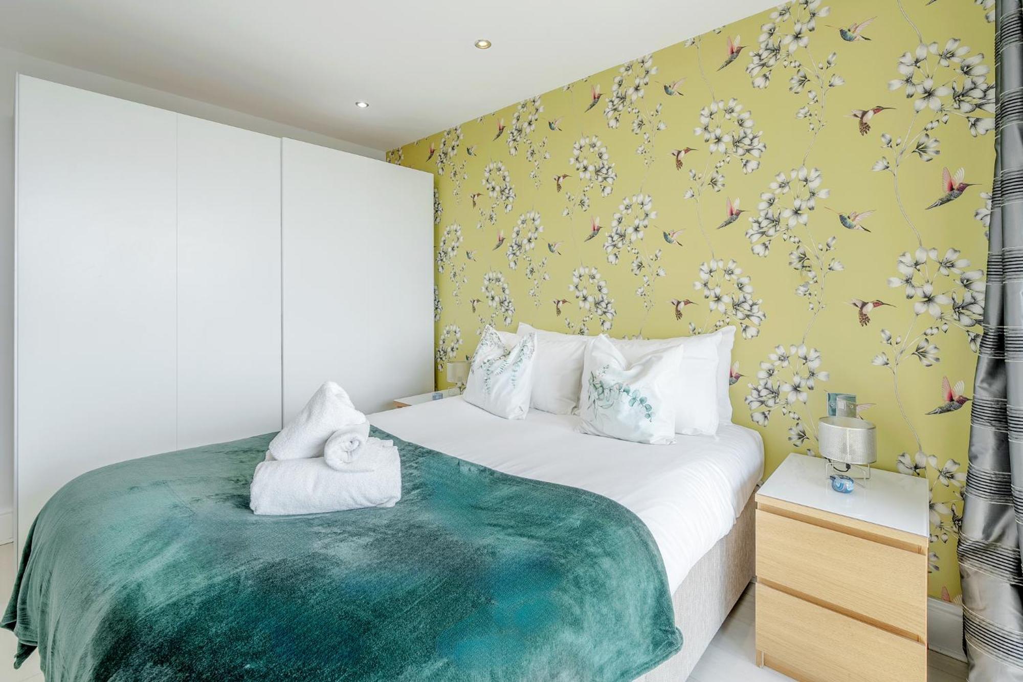 Stunning Flat In Chelsea, Kings Road With Balcony Apartment *