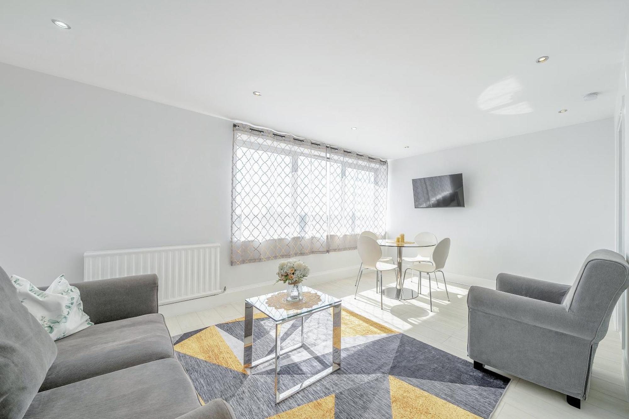 Stunning Flat In Chelsea, Kings Road With Balcony