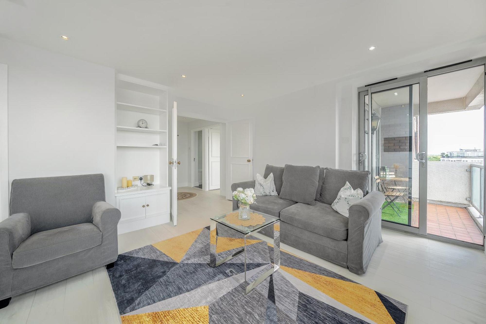 Stunning Flat In Chelsea, Kings Road With Balcony Apartment