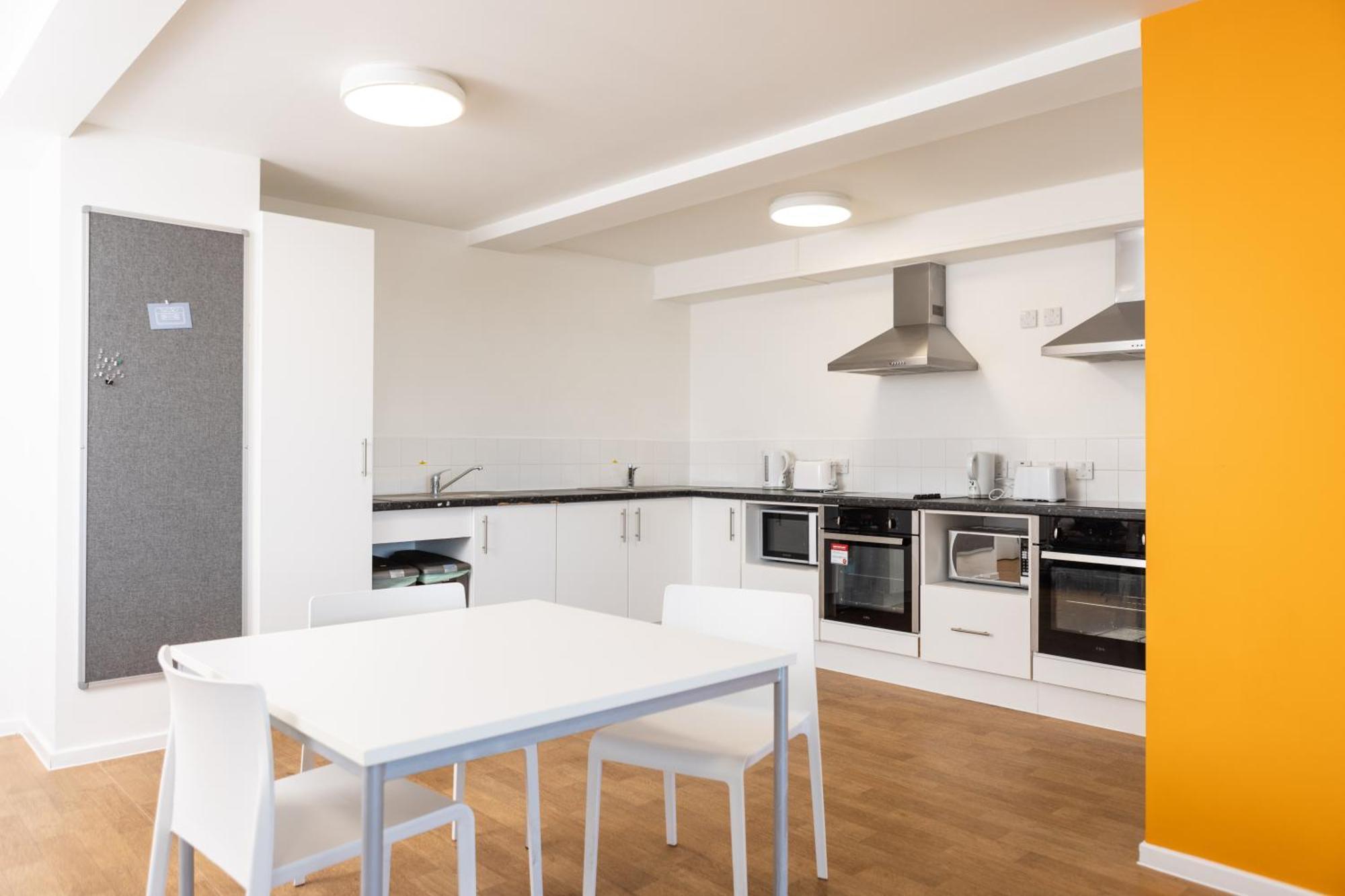 Consort Village Apartamento *