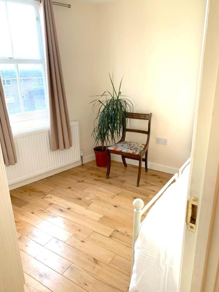 London's East End 2 Bedroom Apartamento Londres