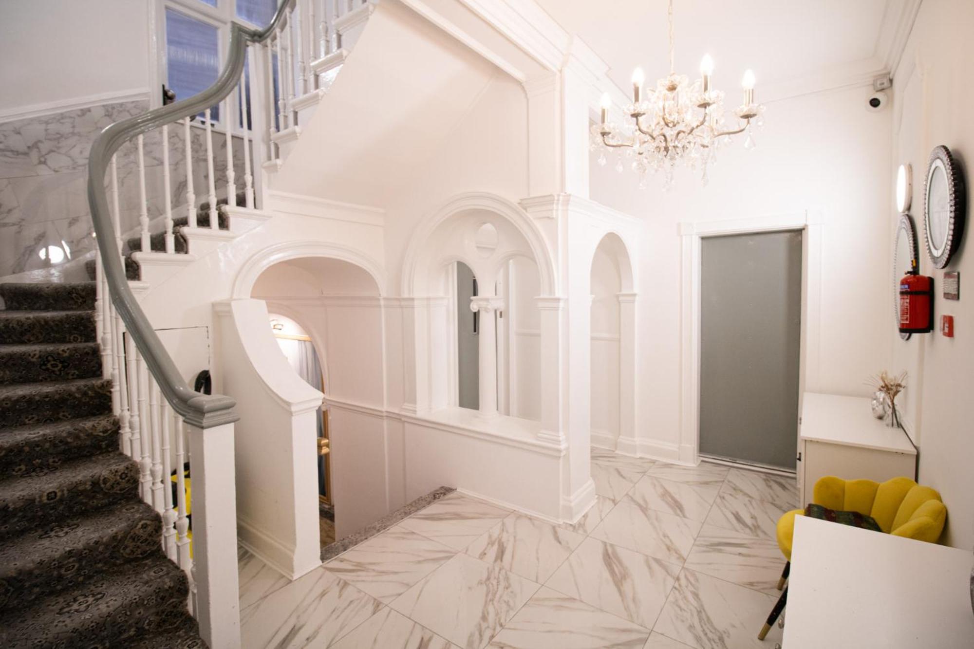 Spacious On Oxford Street 9gc *