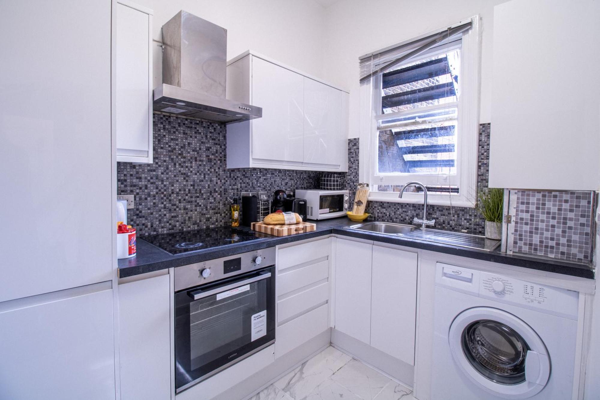 Spacious On Oxford Street 9gc *