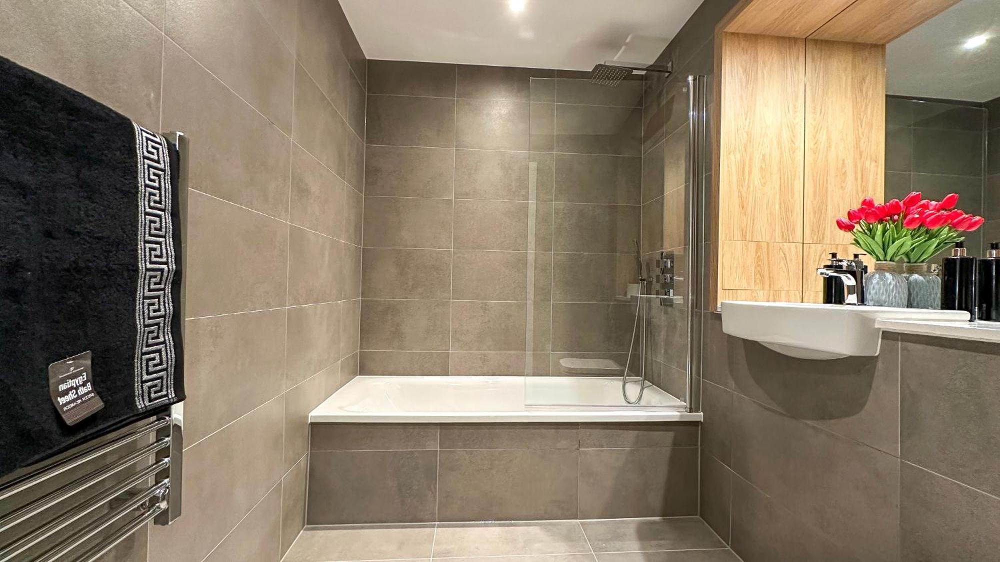 Duplex 3bed 3bath Modern Fast Wifi - Luxurylondonstays London