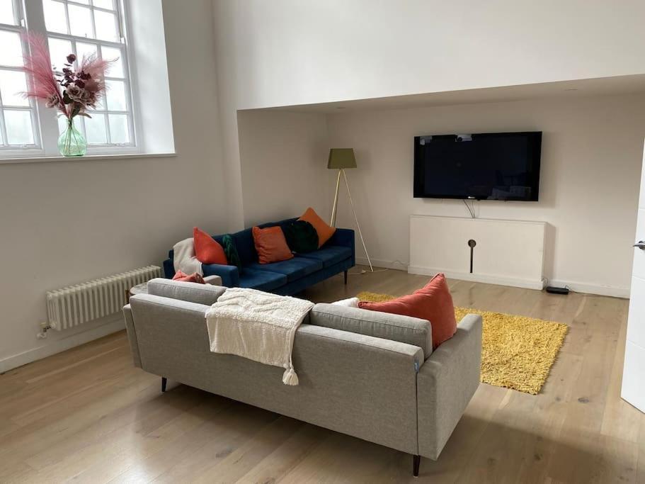 Manhattan Loft In Wimbledon *