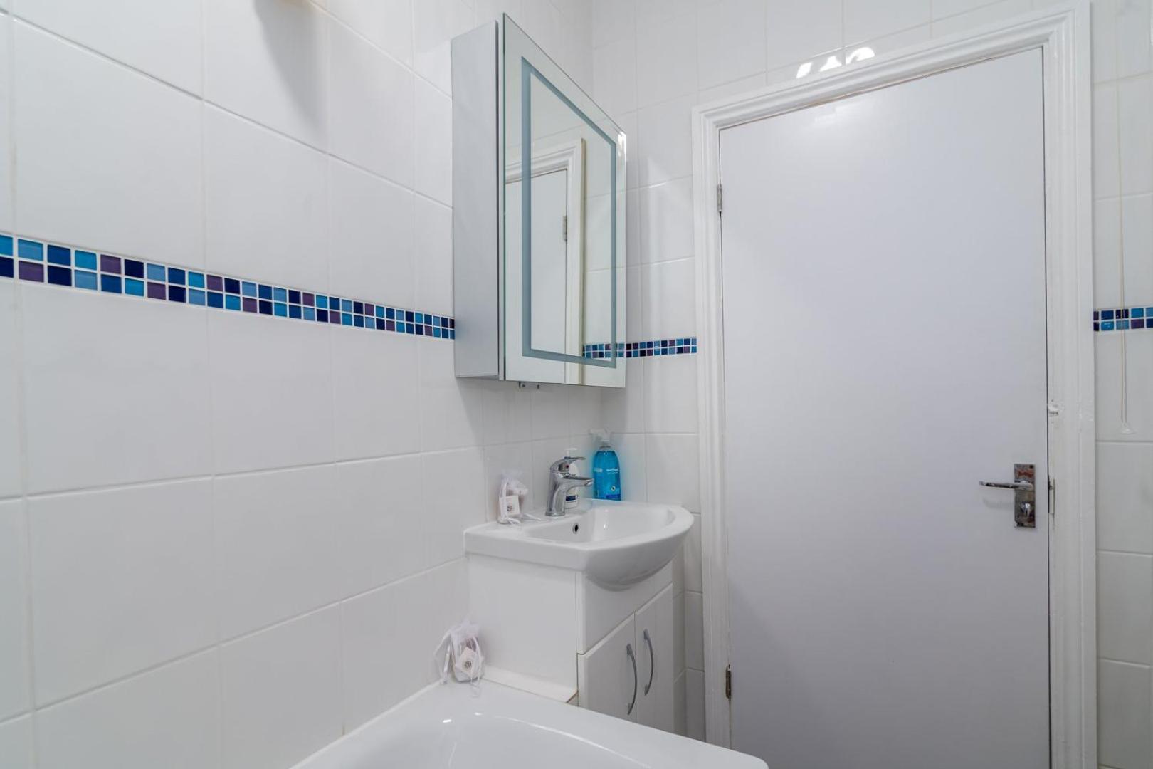 Guestready - Soberbo Moderno Com Jardim Em Kilburn * Londres
