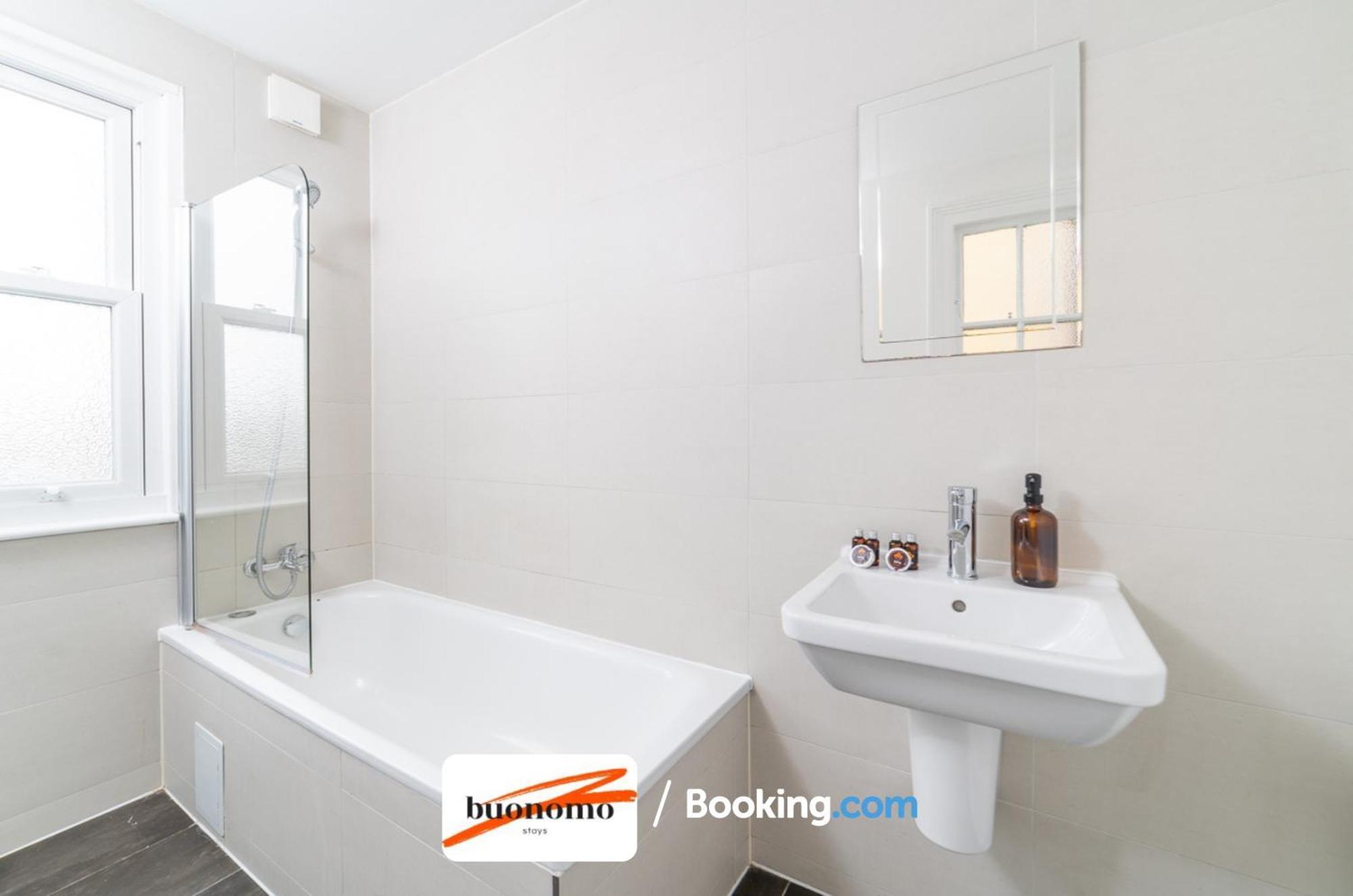 Apartamento Three Bedroom At Buonomo Short Lets & Serviced Close To Wimbledon Tennis Courts *