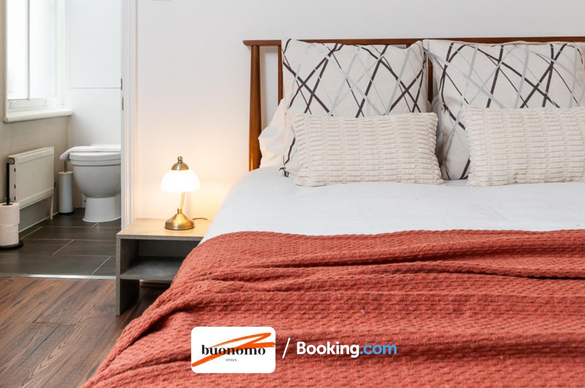 Three Bedroom At Buonomo Short Lets & Serviced Close To Wimbledon Tennis Courts Apartamento