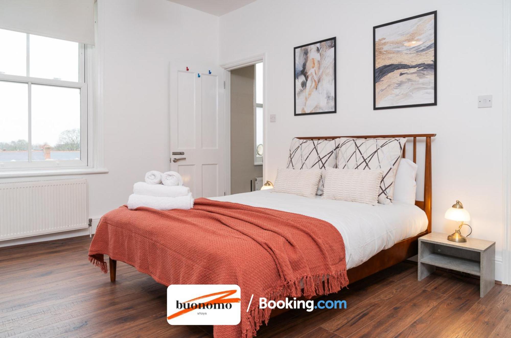 Three Bedroom At Buonomo Short Lets & Serviced Close To Wimbledon Tennis Courts Apartamento *