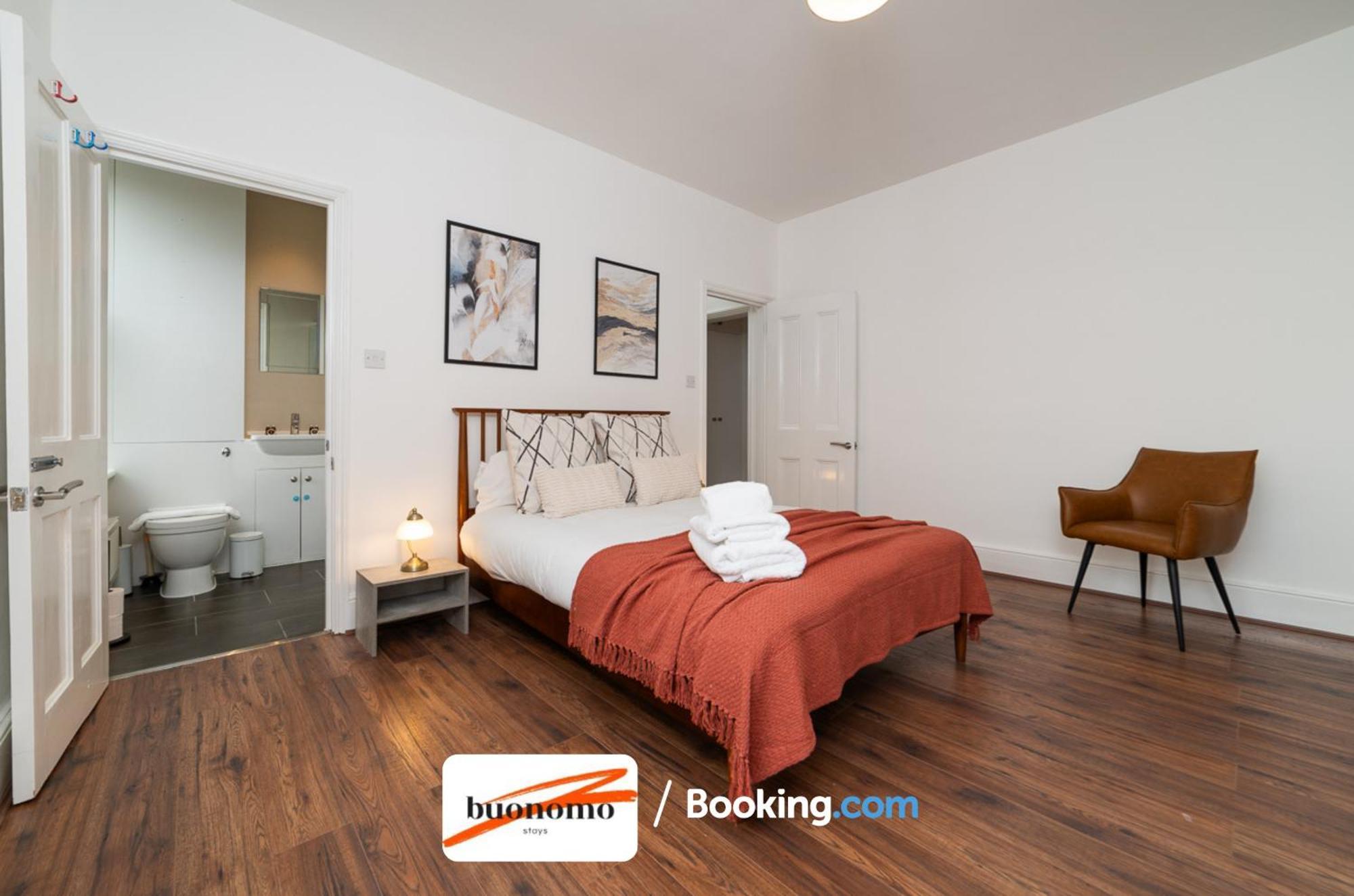 Three Bedroom At Buonomo Short Lets & Serviced Close To Wimbledon Tennis Courts Londres