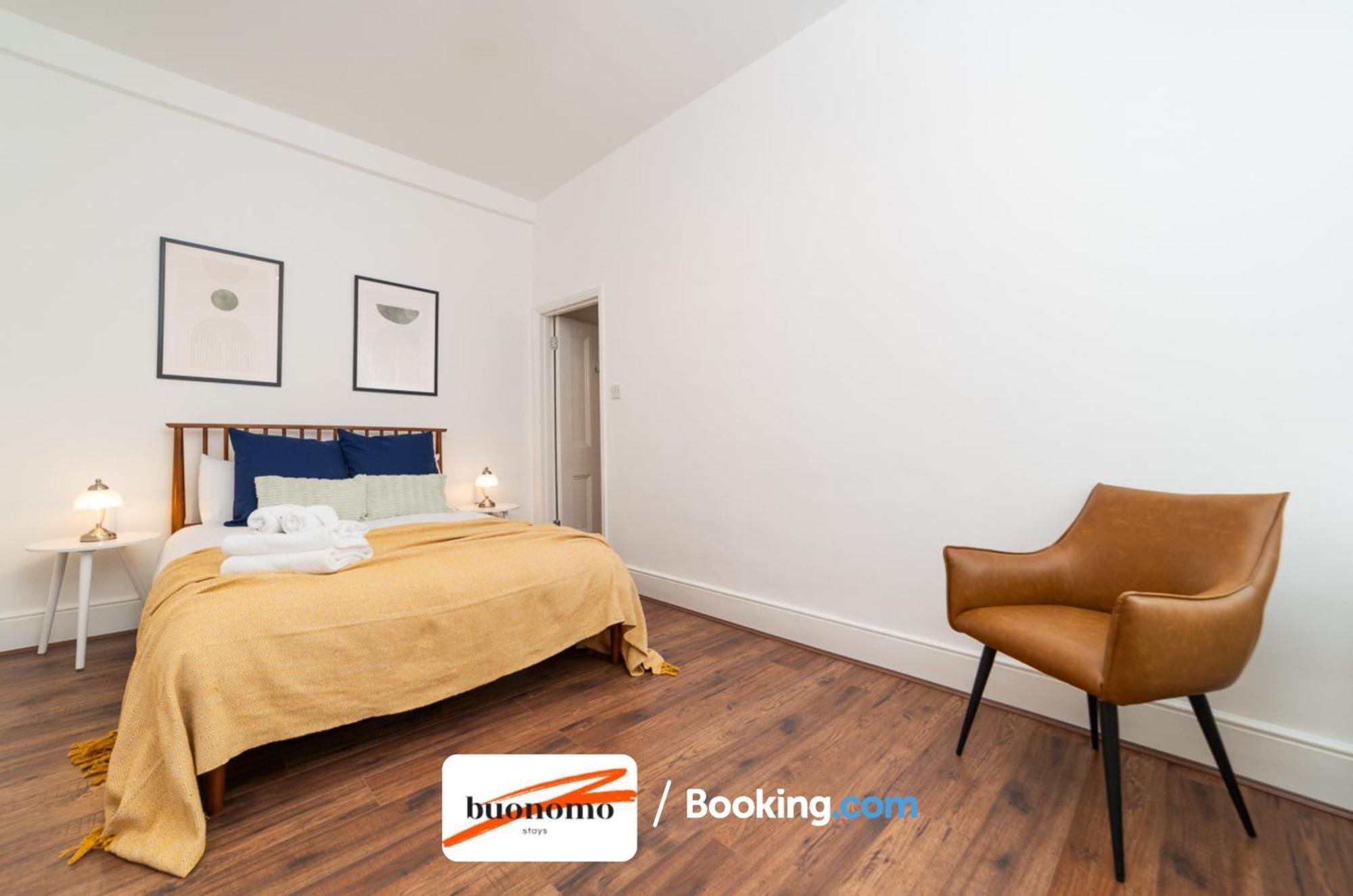 Three Bedroom At Buonomo Short Lets & Serviced Close To Wimbledon Tennis Courts Londres