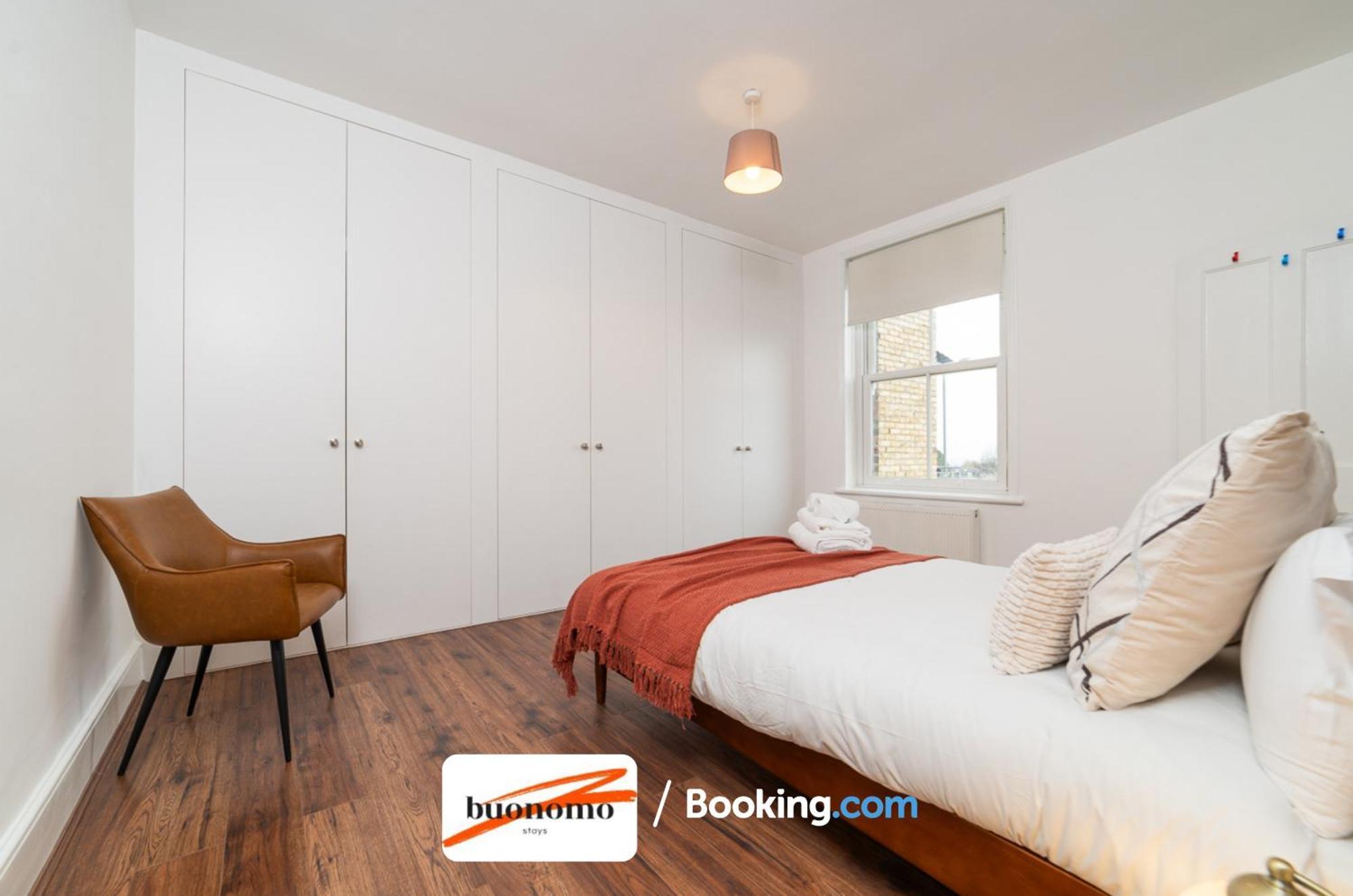 Three Bedroom At Buonomo Short Lets & Serviced Close To Wimbledon Tennis Courts Londres