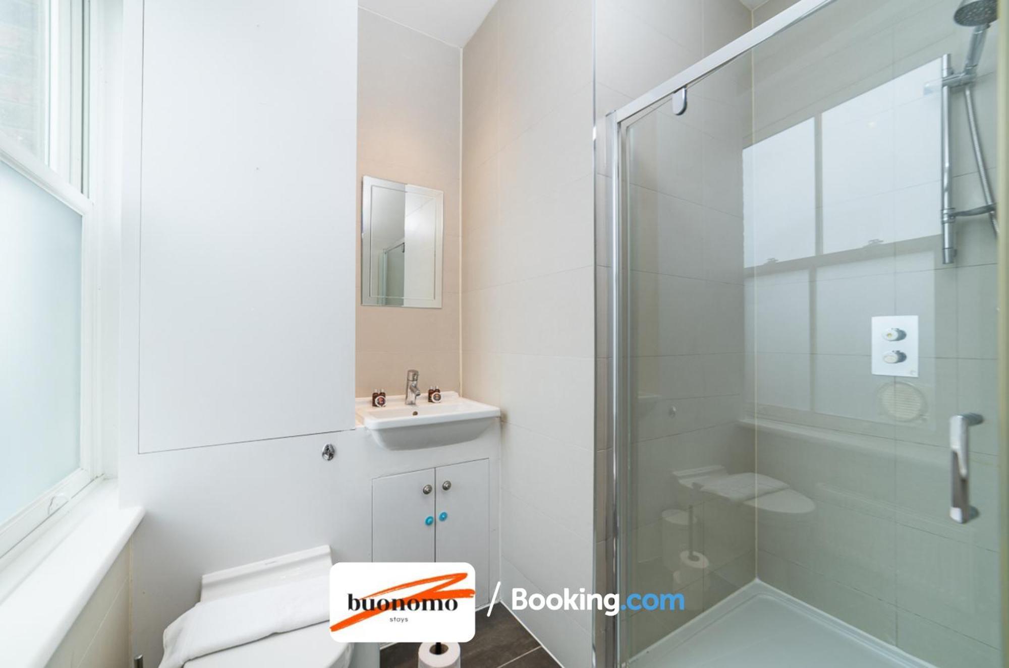 Apartamento Three Bedroom At Buonomo Short Lets & Serviced Close To Wimbledon Tennis Courts *