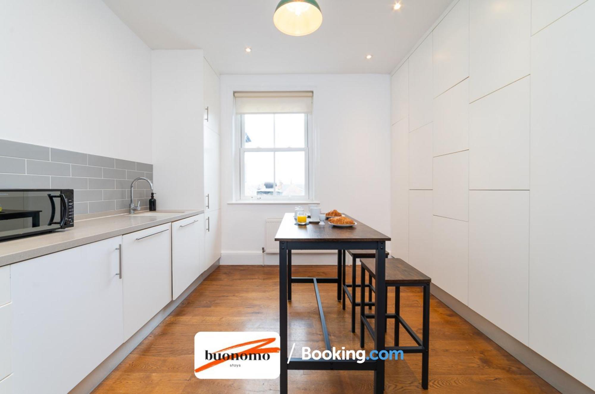 Apartamento Three Bedroom At Buonomo Short Lets & Serviced Close To Wimbledon Tennis Courts *